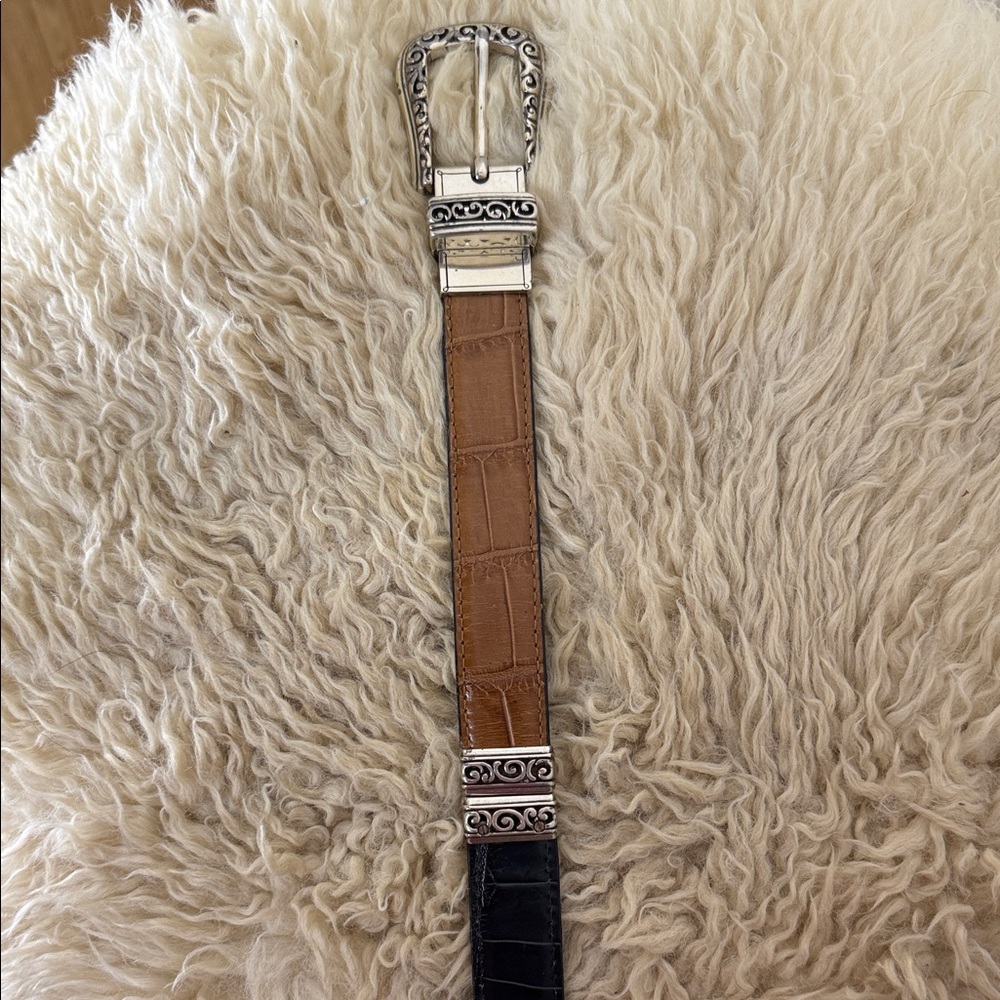 Woman’s Unique Leather Belt with Swivel ability to make Black or Brown Belt